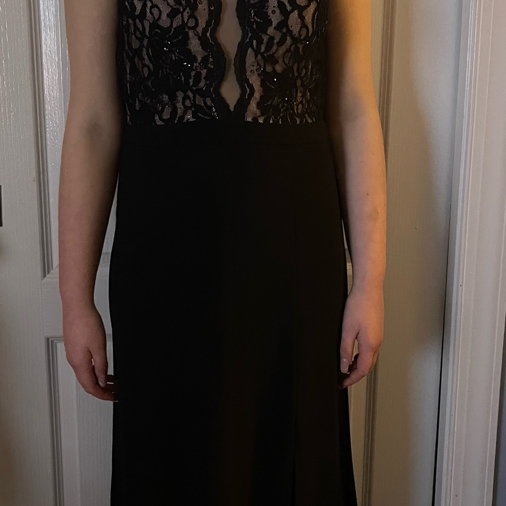 Long gown, only worn once..it is in great condition! It’s an 11